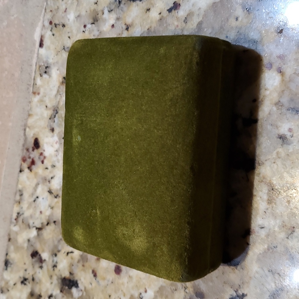 Vintage Swank Gold w Green Faux Gemstone Cufflinks in Original Green Velvet Box - Picture 4 of 7